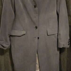 Elegant Women's Gray Suit Jacket